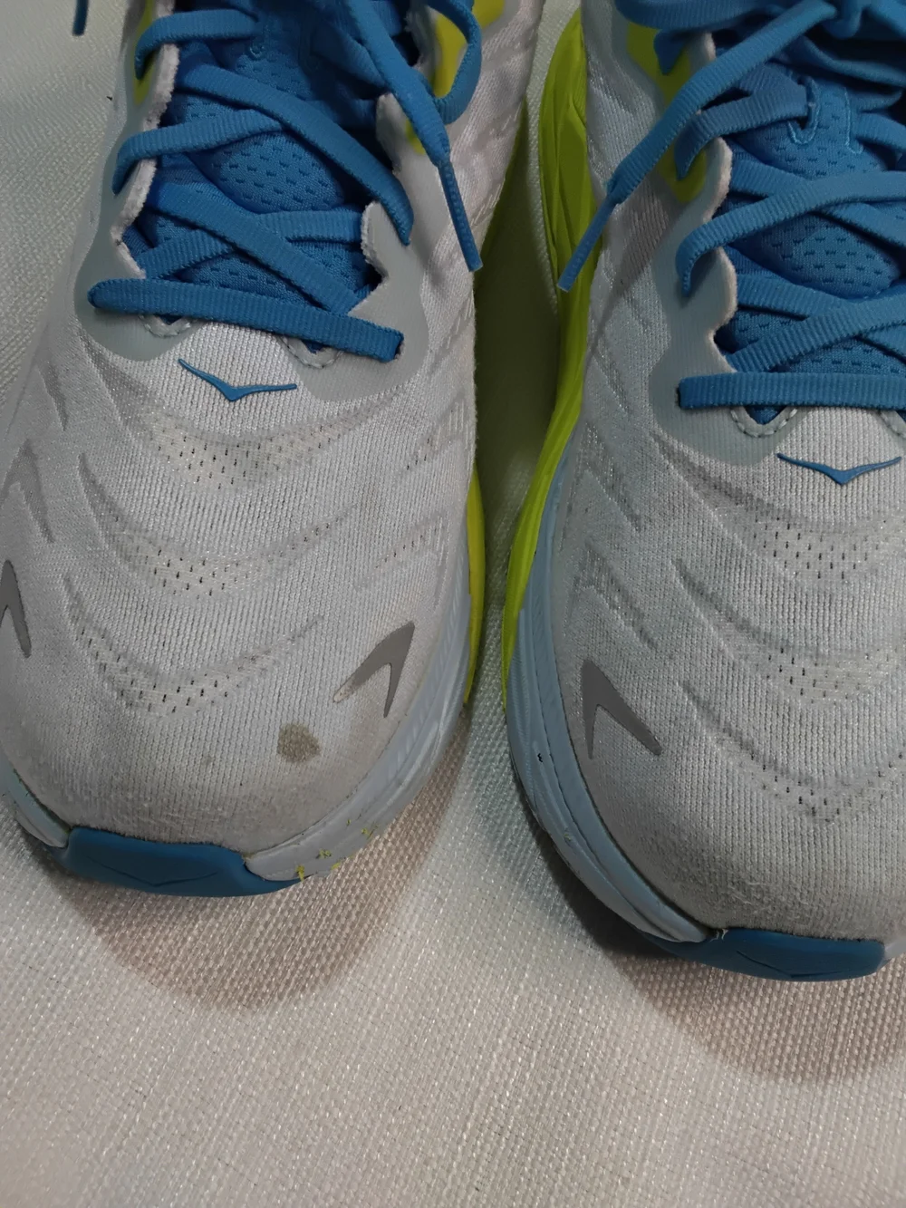 HOKA Arahi 6 Men’s Running Shoes — White & Blue Sz 12 2E.